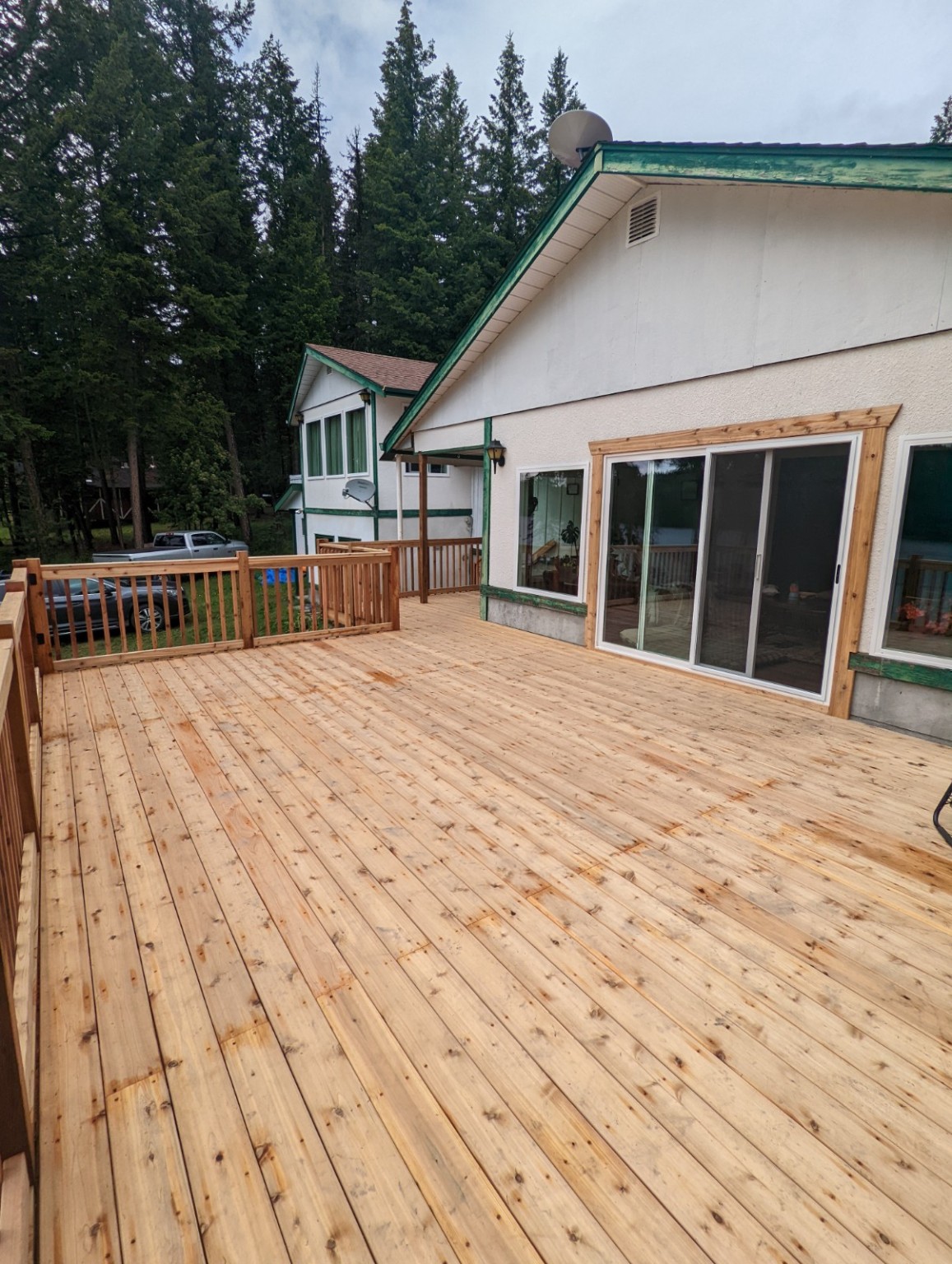 Finished lakefront cedar deck beside the home